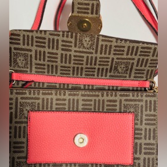 Anne Klein Monogram, Pink Accents, Gold Clasp & Chain, Clutch, Cross Body Bag - Picture 4 of 7